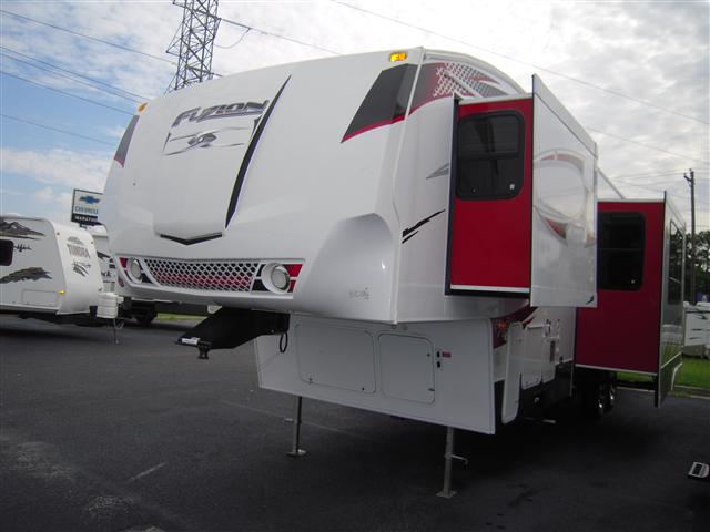 New 2010 Keystone Fuzion 322 Fifth Wheel Toyhauler For Sale